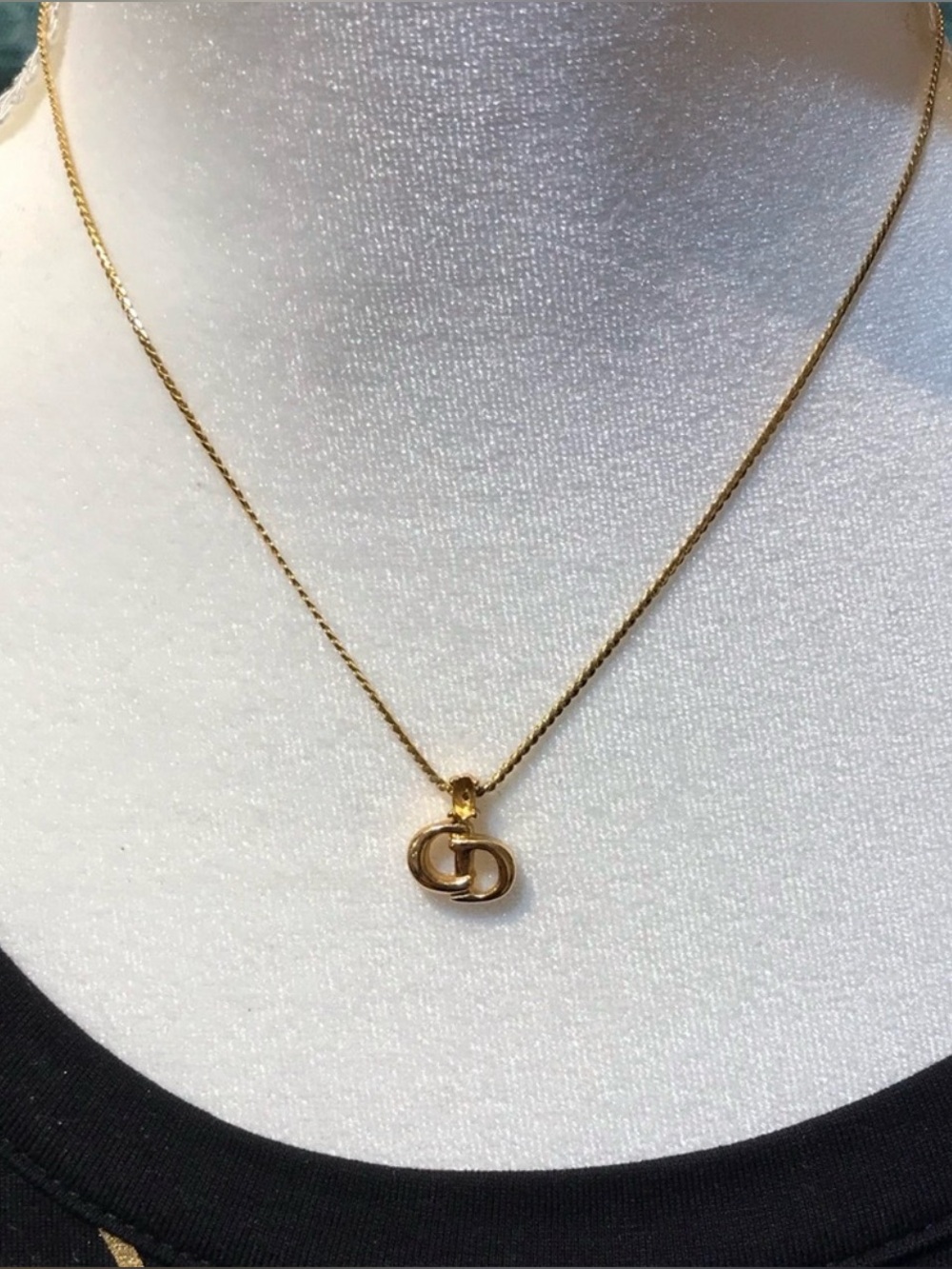 Christian Dior Signature Logo Necklace- 15β-17β π₯π€© - Picture 4 of 17